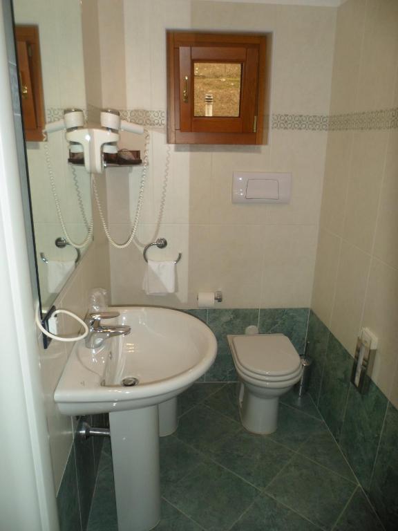 Hotel Fontana Santa غروميلو ديل مونتيه الغرفة الصورة